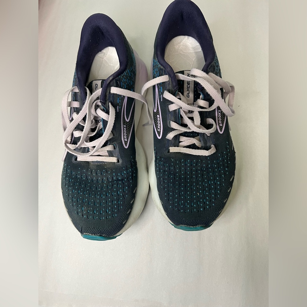 Brooks size 8.5 Narrow (2A) Women's Athletic Shoes - missing original insoles